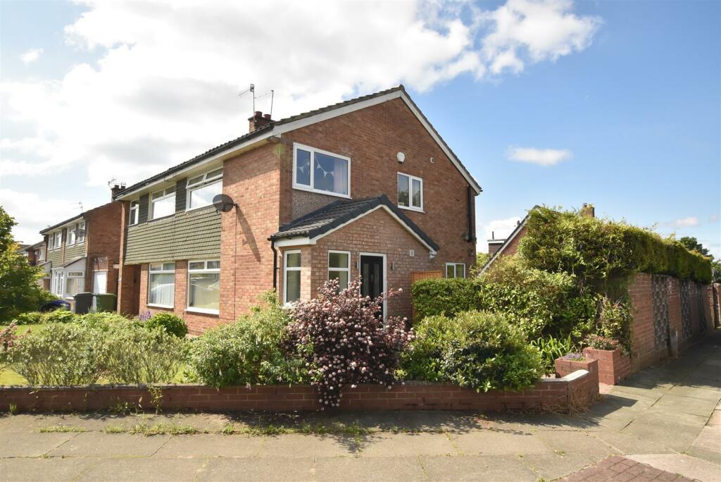 3 bedroom semidetached house for sale in Tarporley Close, Prenton, CH43