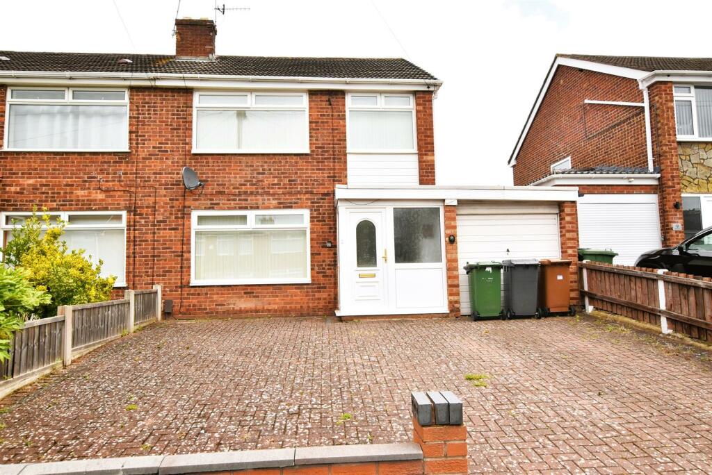 3 bedroom semidetached house for sale in Aldford Close, Prenton, CH43