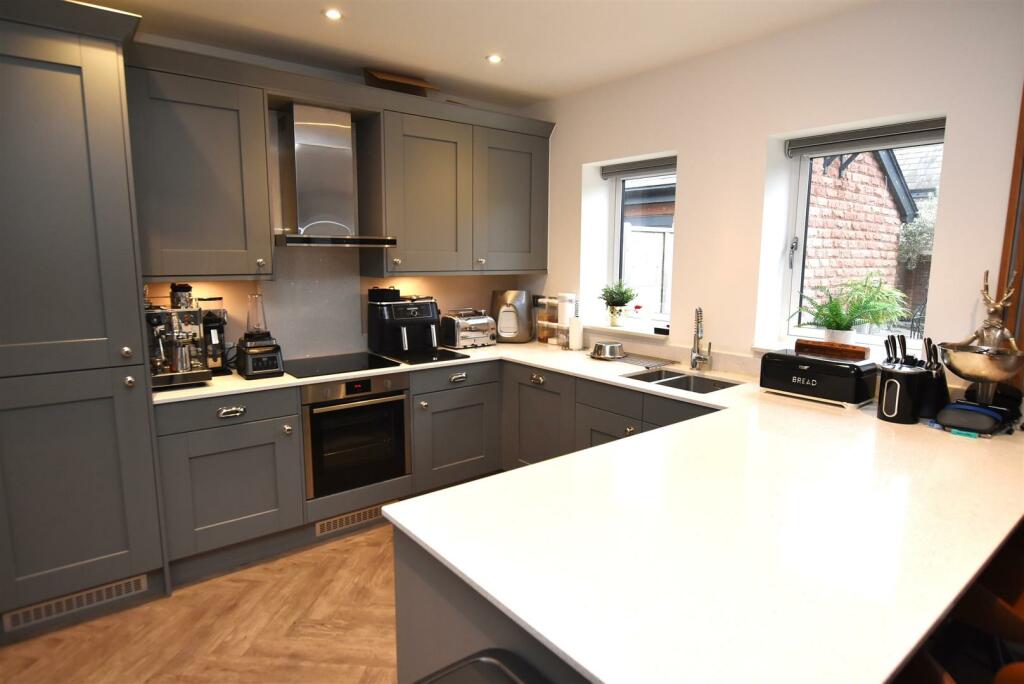 Additional property image - Jane Grove, Storeton, Wirral