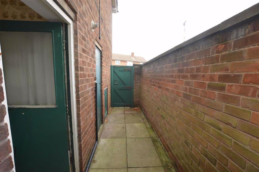 3 bedroom terraced house for sale in Prenton Hall Road, Prenton, CH43