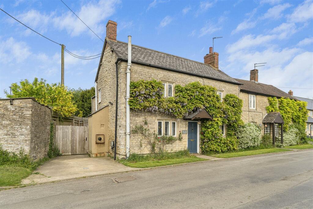 3 bedroom semidetached house for rent in Fewcott Road, Fritwell