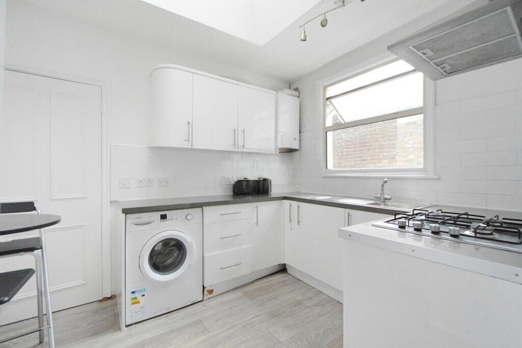 Main image of property: De Morgan Road, London