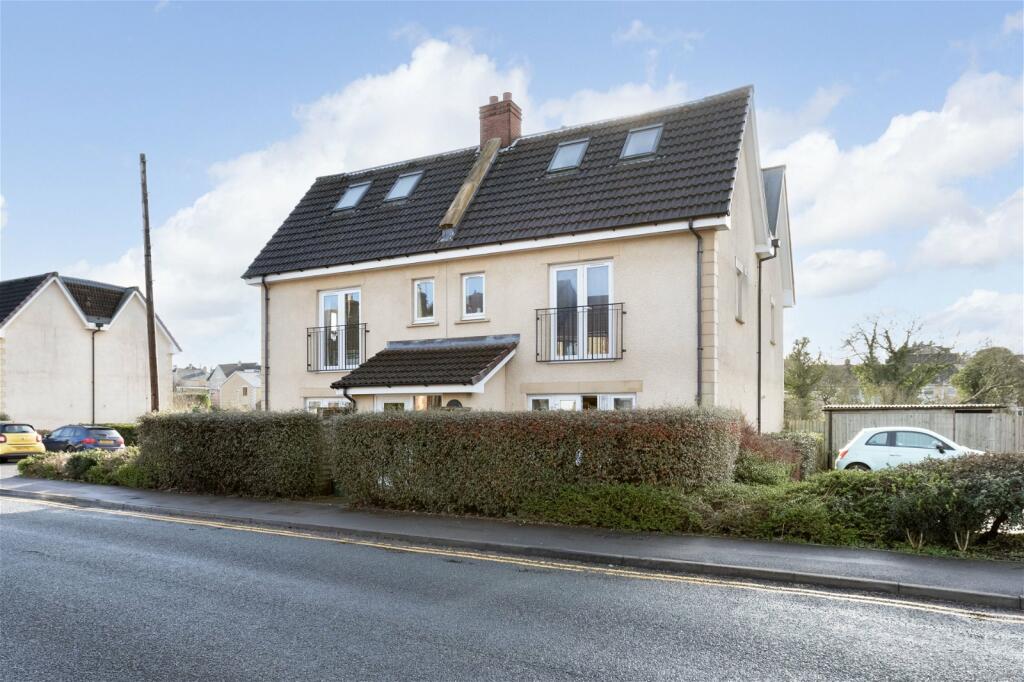 2 bedroom flat for sale in Pound Mead, Corsham, Wiltshire, SN13