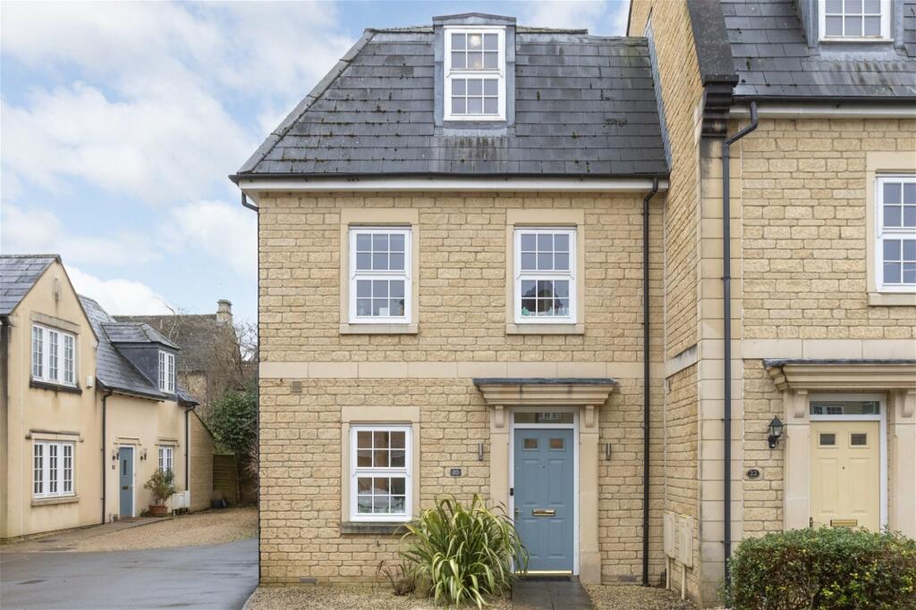 3 bedroom end of terrace house for sale in Kinneir Close, Corsham, Wiltshire, SN13