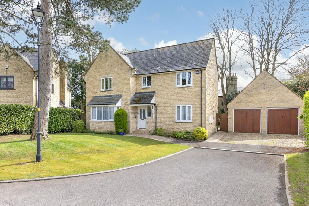 4 bedroom detached house for sale in Academy Drive, Corsham, Wiltshire, SN13
