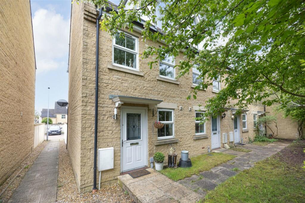 3 bedroom end of terrace house for sale in Stone Close, Corsham