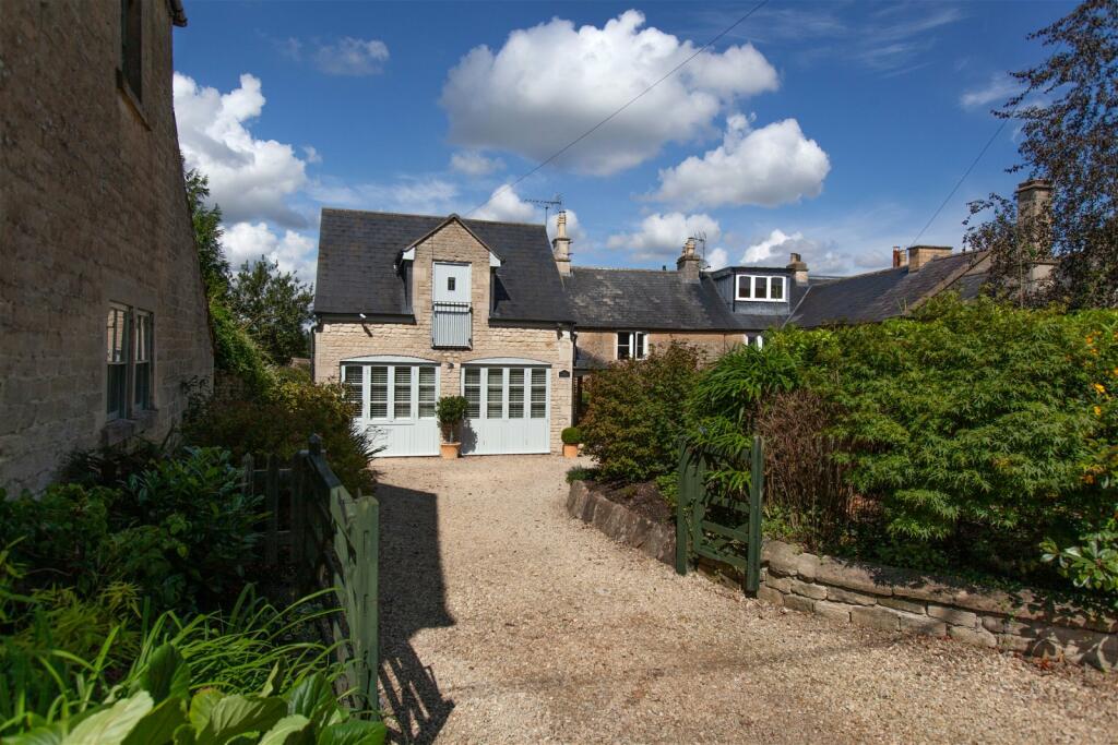 1 bedroom detached house for sale in Bradford Road, Atworth, Wiltshire