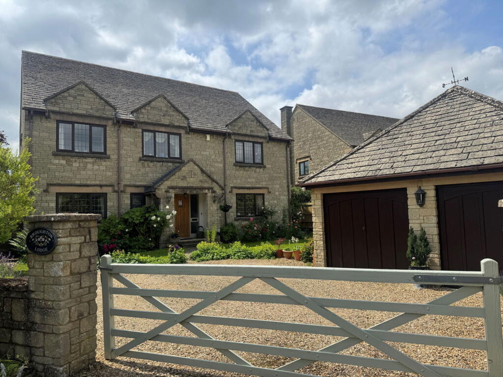 Main image of property: 48 The Common, Broughton Gifford, Wiltshire, SN12 8NA