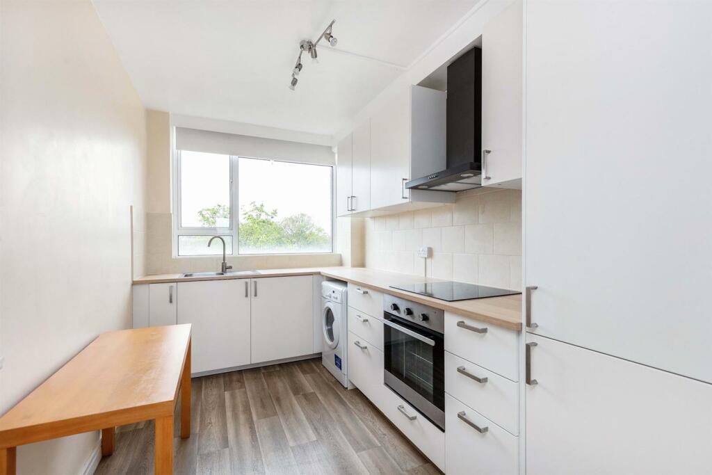 2 bedroom flat for rent in Portinscale Road, Putney SW15