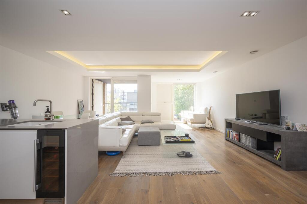 Main image of property: Farm Lane, London