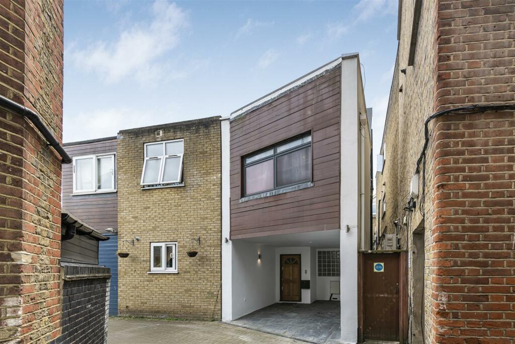 Main image of property: Sheen Lane, East Sheen, SW14