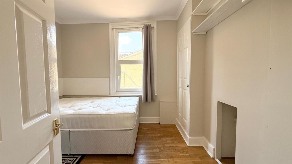 Main image of property: Upper Richmond Road West, East Sheen, London