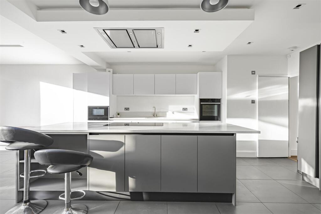 Main image of property: Kingsway, Mortlake, SW14