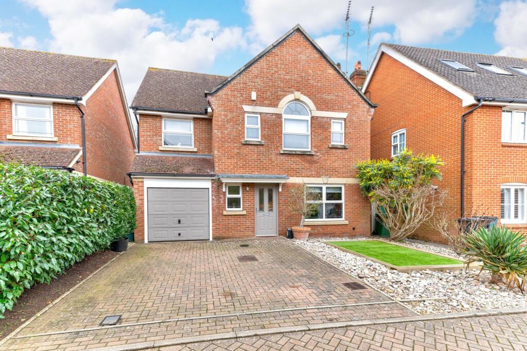 4 bedroom detached house for sale in Ellis Fields, St. Albans