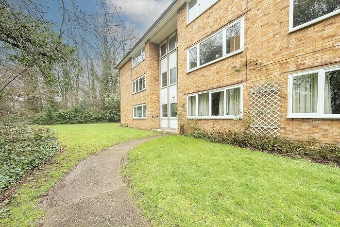 2 bedroom apartment for sale in Tudor Road, St. Albans, Hertfordshire, AL3