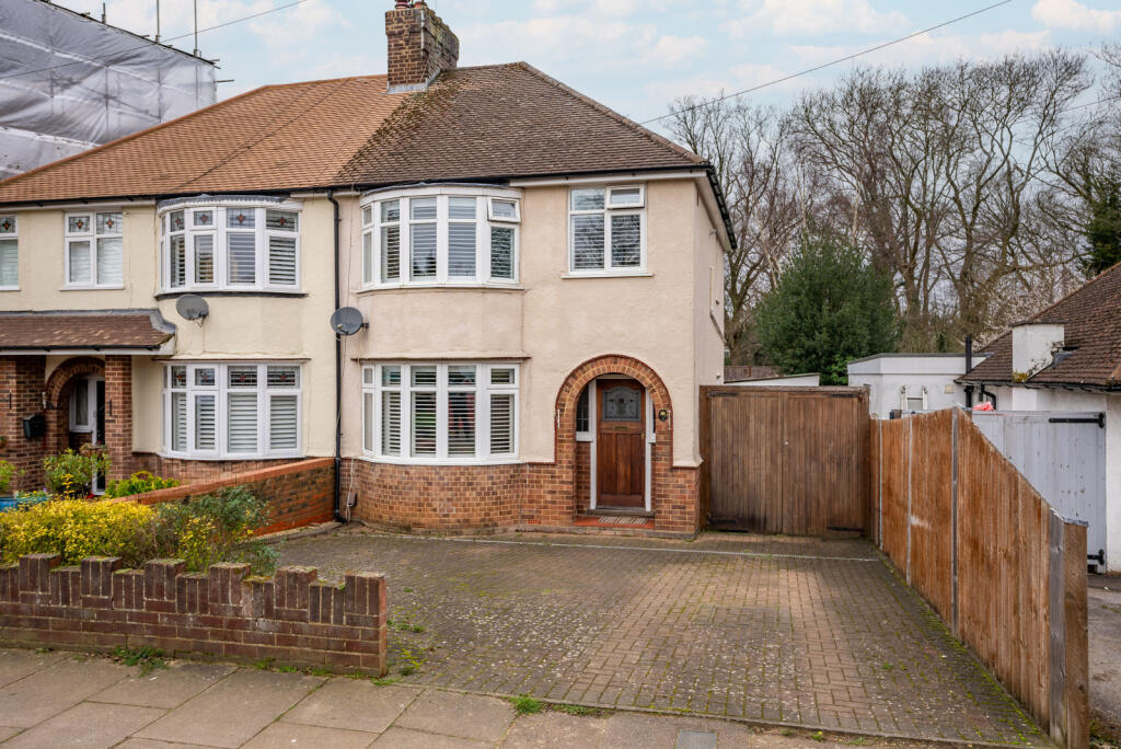 3 bedroom semi-detached house for sale in Beech Road, St. Albans, Hertfordshire, AL3
