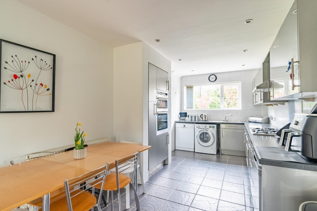 Additional property image - Fellowes Lane, Colney Heath, St. Albans, Hertfordshire, AL4
