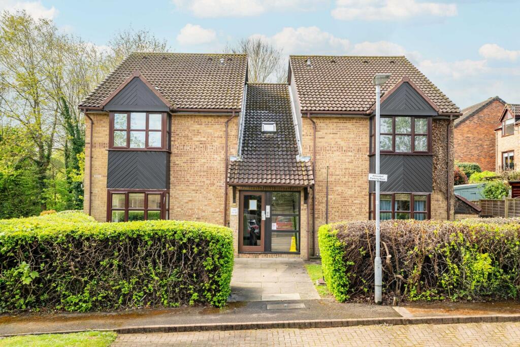 1 bedroom apartment for sale in The Larches, Milford Close, St. Albans, Hertfordshire, AL4