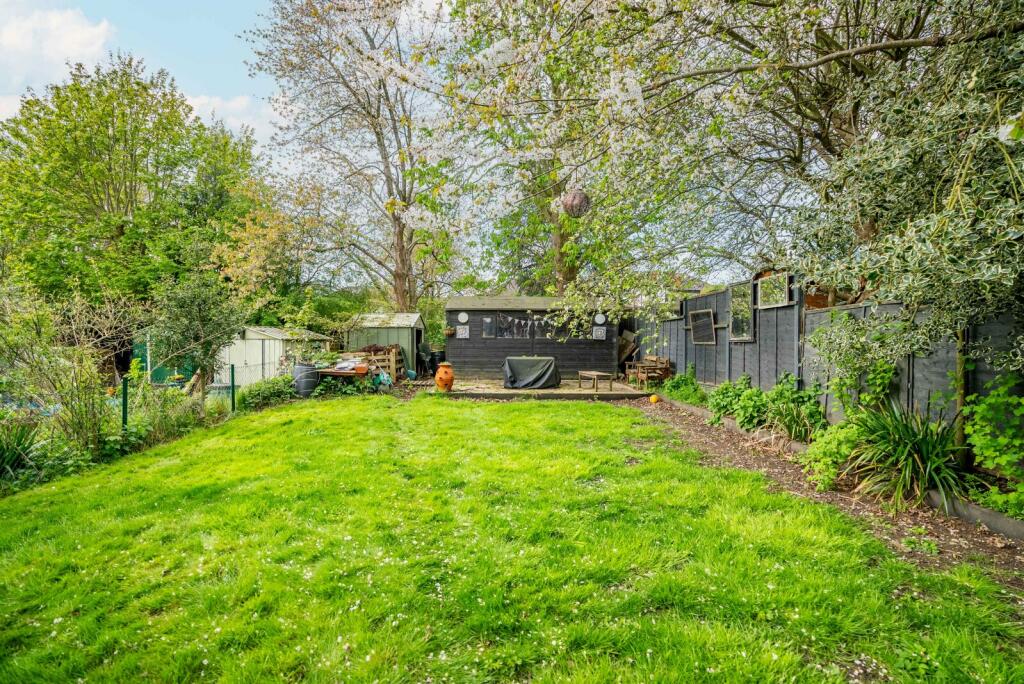Additional property image - Pondfield Crescent, St. Albans, Hertfordshire, AL4