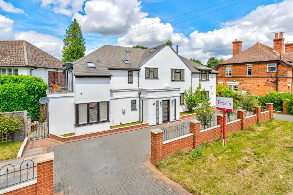 Main image of property: Sandpit Lane, St. Albans, Hertfordshire, AL4