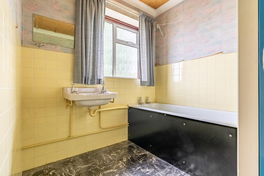 Additional property image - Barnfield Road, St. Albans, Hertfordshire, AL4