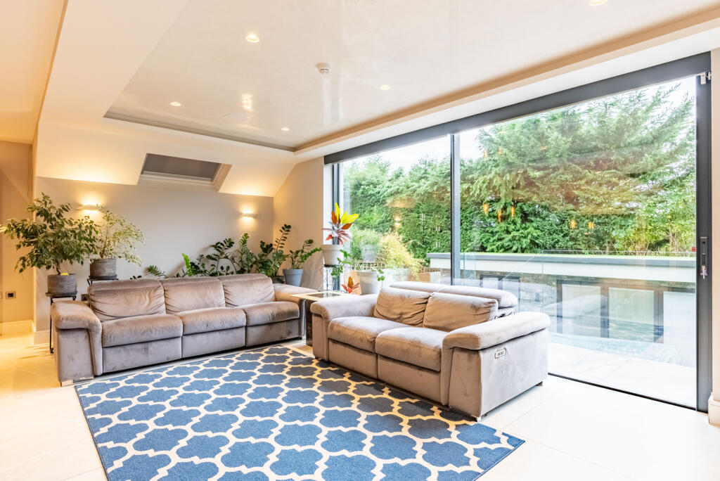 Additional property image - Nimrod Close, St. Albans, Hertfordshire, AL4