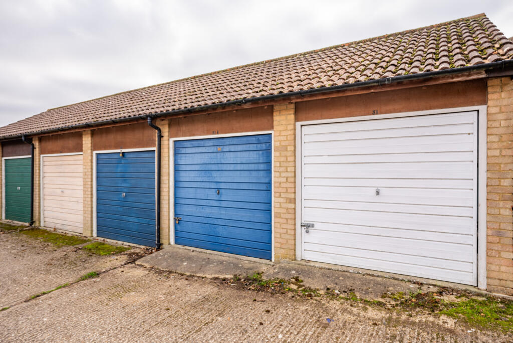 Additional property image - Beverley Gardens, St Albans, AL4