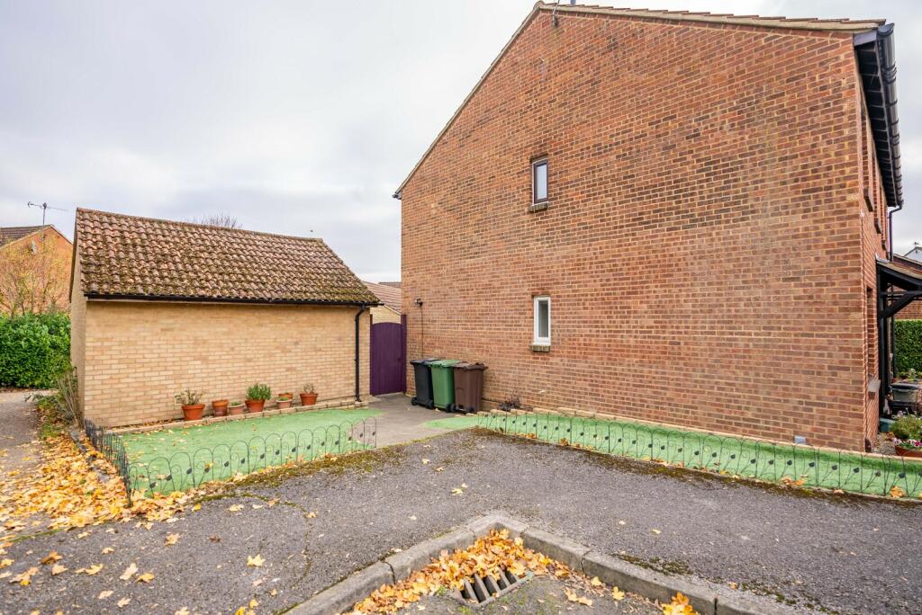 Additional property image - Beverley Gardens, St Albans, AL4