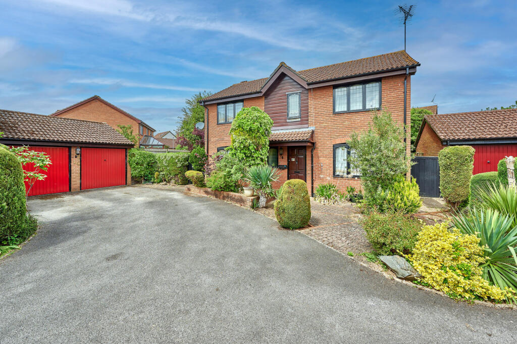 Main image of property: Lincolns Close, St. Albans, Hertfordshire, AL4
