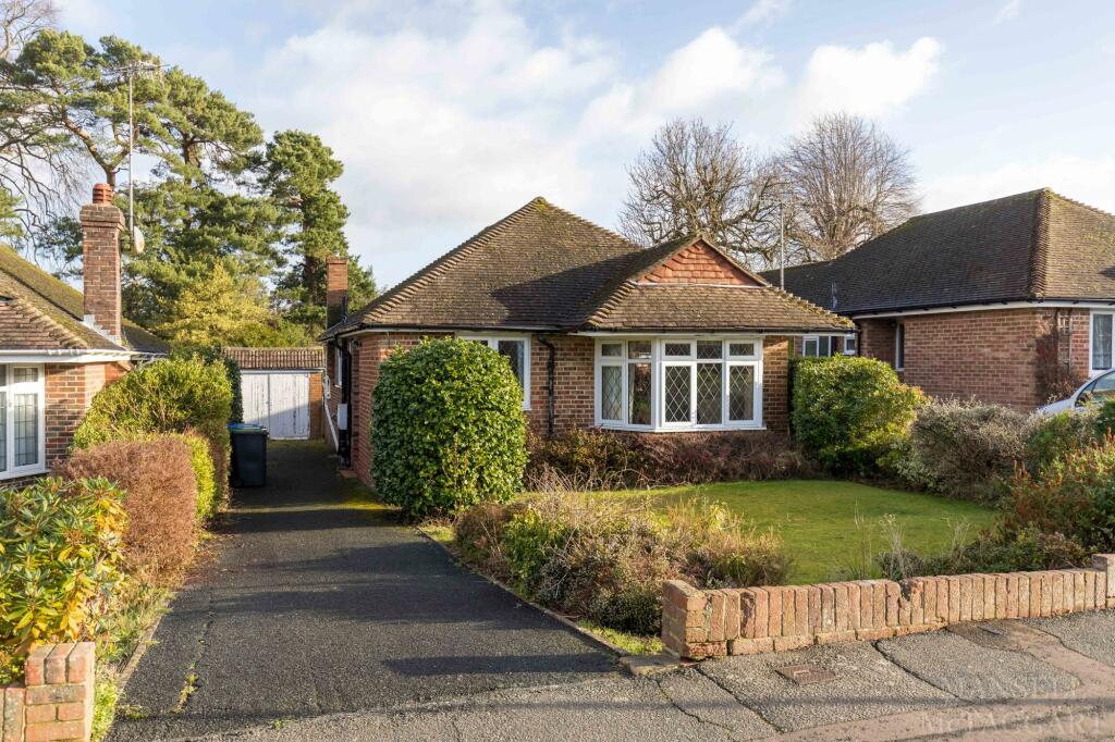 3 bedroom detached bungalow for sale in Heathcote Drive, East Grinstead