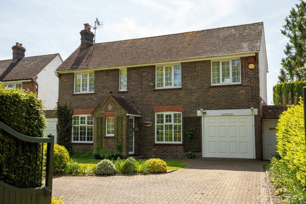 4 bedroom detached house for sale in Hophurst Lane, Crawley Down, RH10
