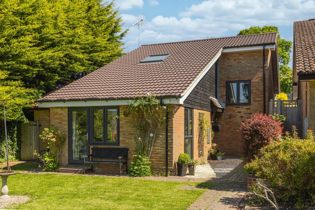 3 bedroom detached house for sale in Glendyne Way, East Grinstead, RH19