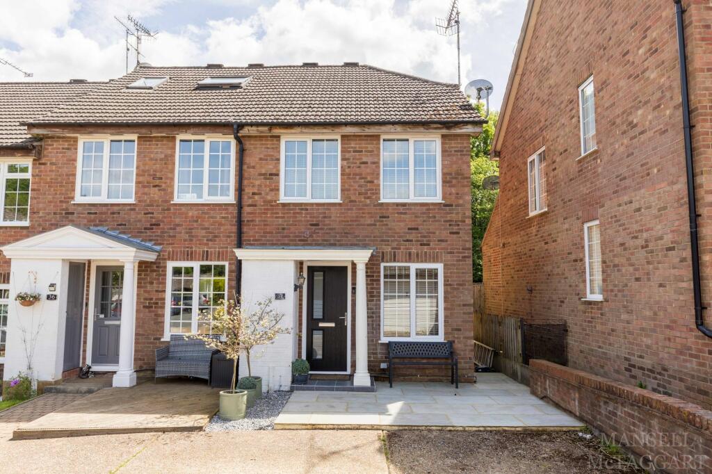 2 bedroom end of terrace house for sale in The Glades, East Grinstead, RH19