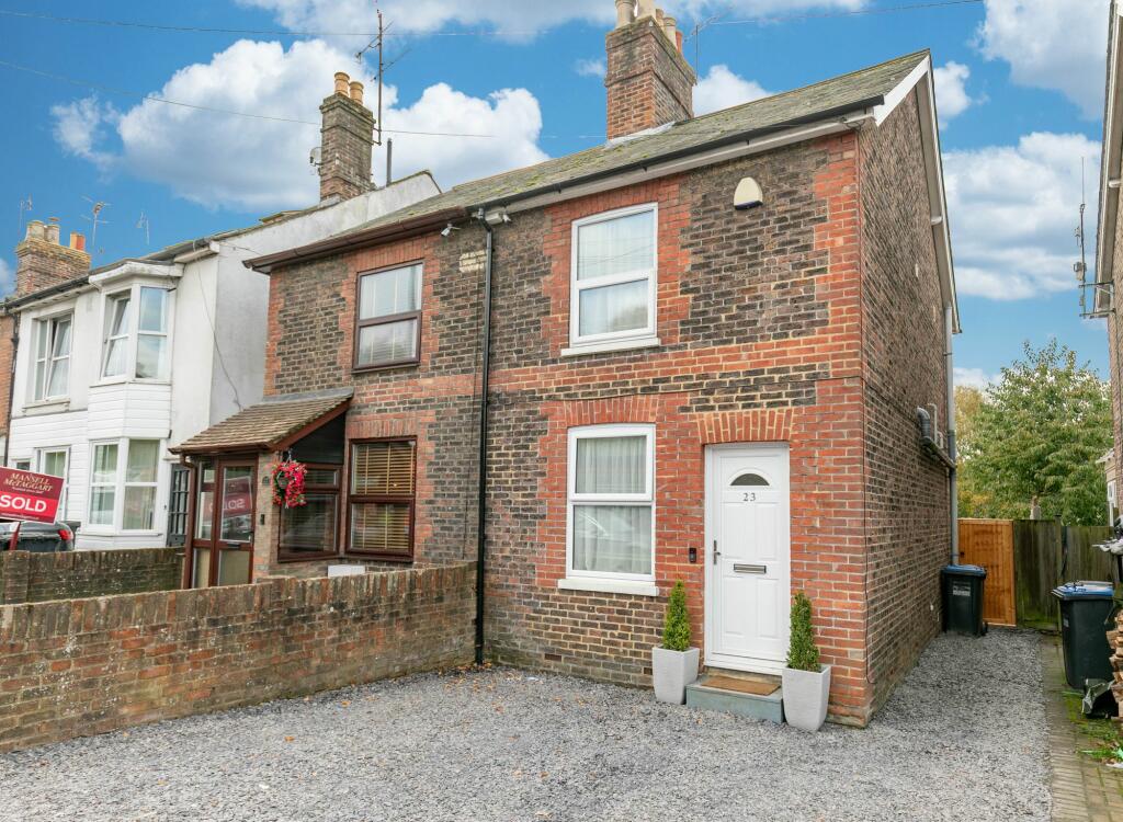 2 bedroom semidetached house for sale in London Road, East Grinstead, RH19
