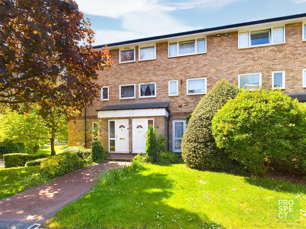 3 bedroom maisonette for sale in Hever Close, Maidenhead, Berkshire, SL6