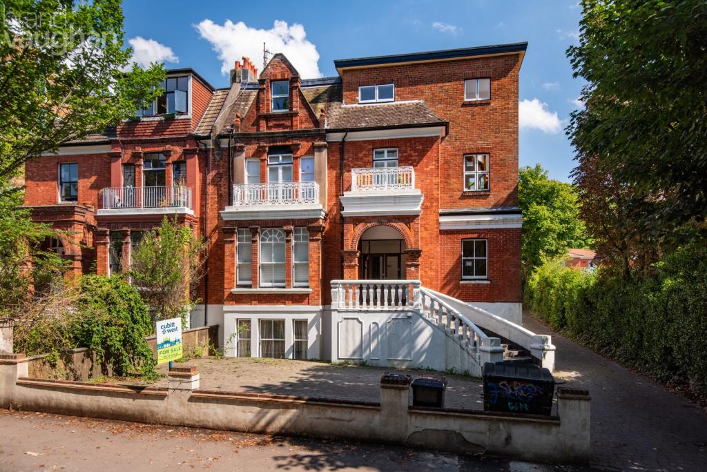 2 bedroom flat for sale in Preston Park Avenue, Brighton, BN1