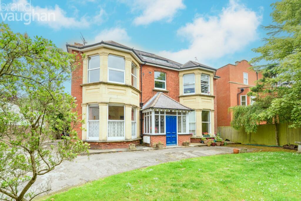 2 bedroom flat for sale in Dyke Road Avenue, Brighton, BN1