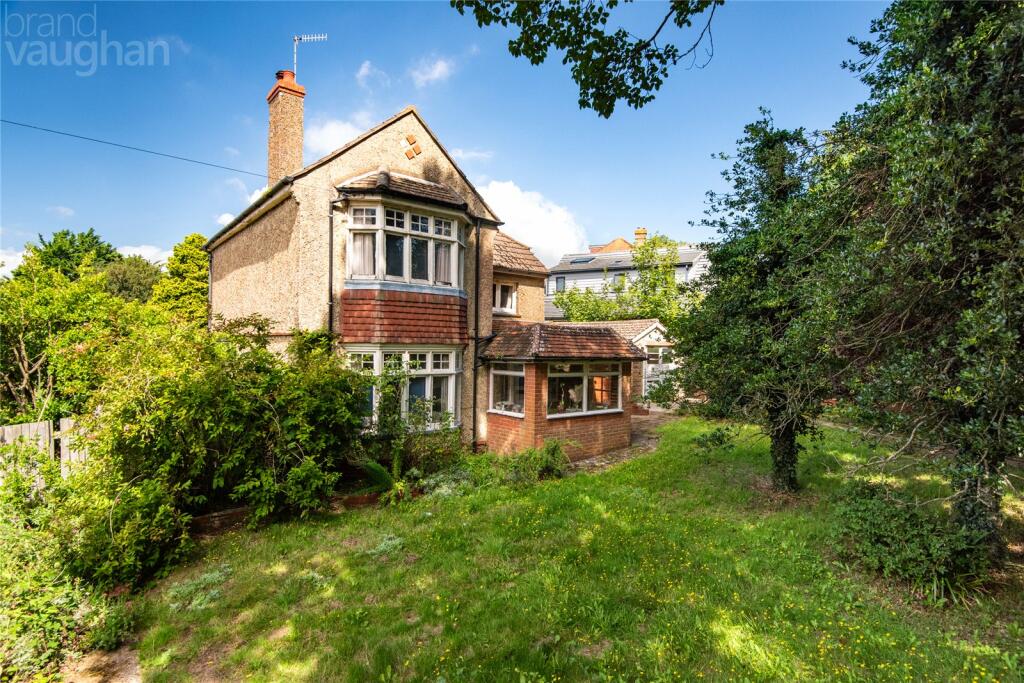 3 bedroom detached house for sale in Surrenden Crescent, Brighton, BN1