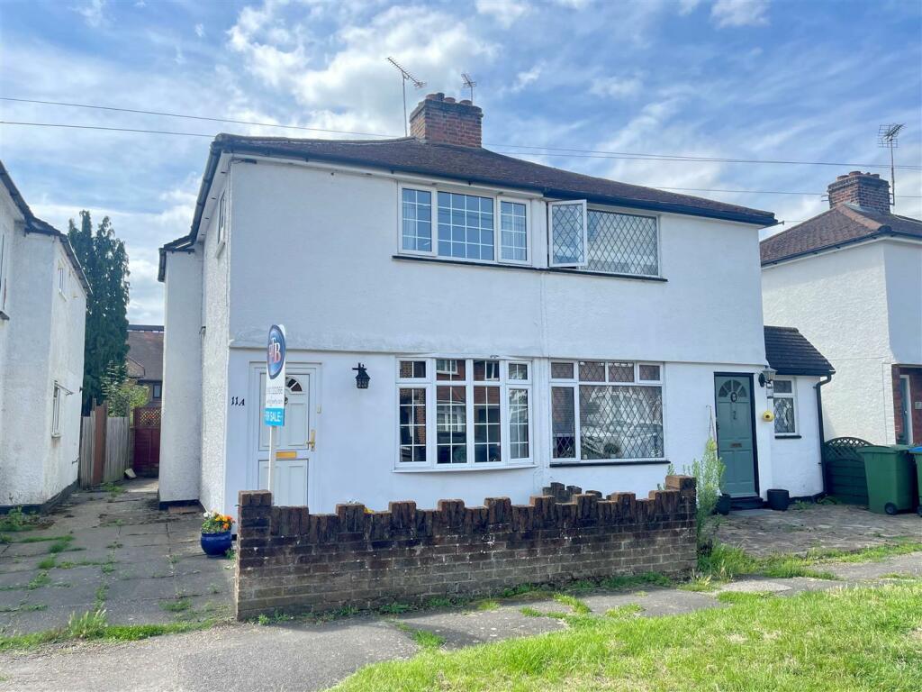 3 bedroom semidetached house for sale in Claremont Close, Hersham
