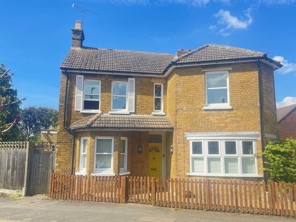 4 bedroom detached house for sale in Queens Road, Hersham, WaltonOnThames, KT12