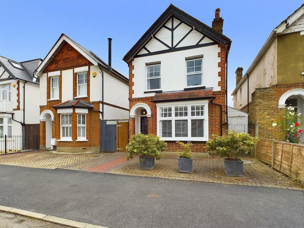 4 bedroom detached house for sale in Kings Road, WaltonOnThames, KT12