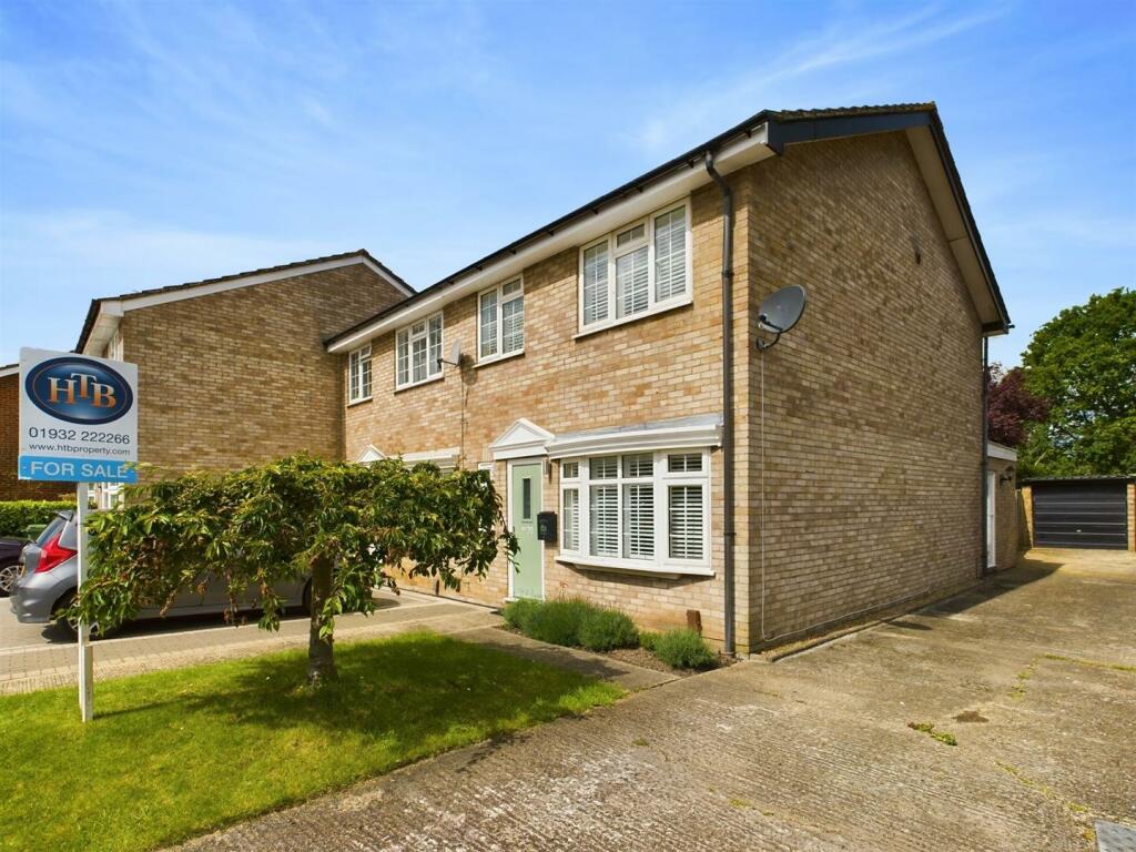 3 bedroom end of terrace house for sale in Dunsmore Road, WaltonOn