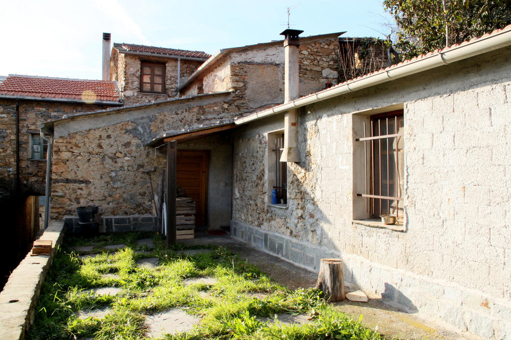 2 bedroom village house for sale in Liguria, Imperia, D