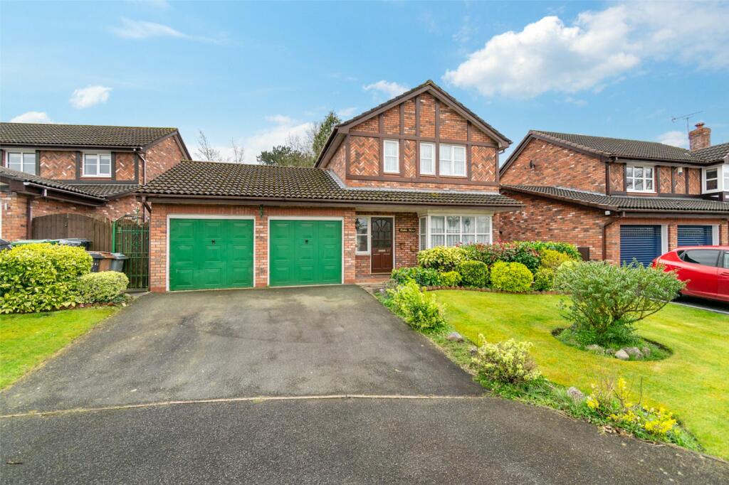 4 bedroom detached house for sale in Laurel Close, Middlewich, CW10