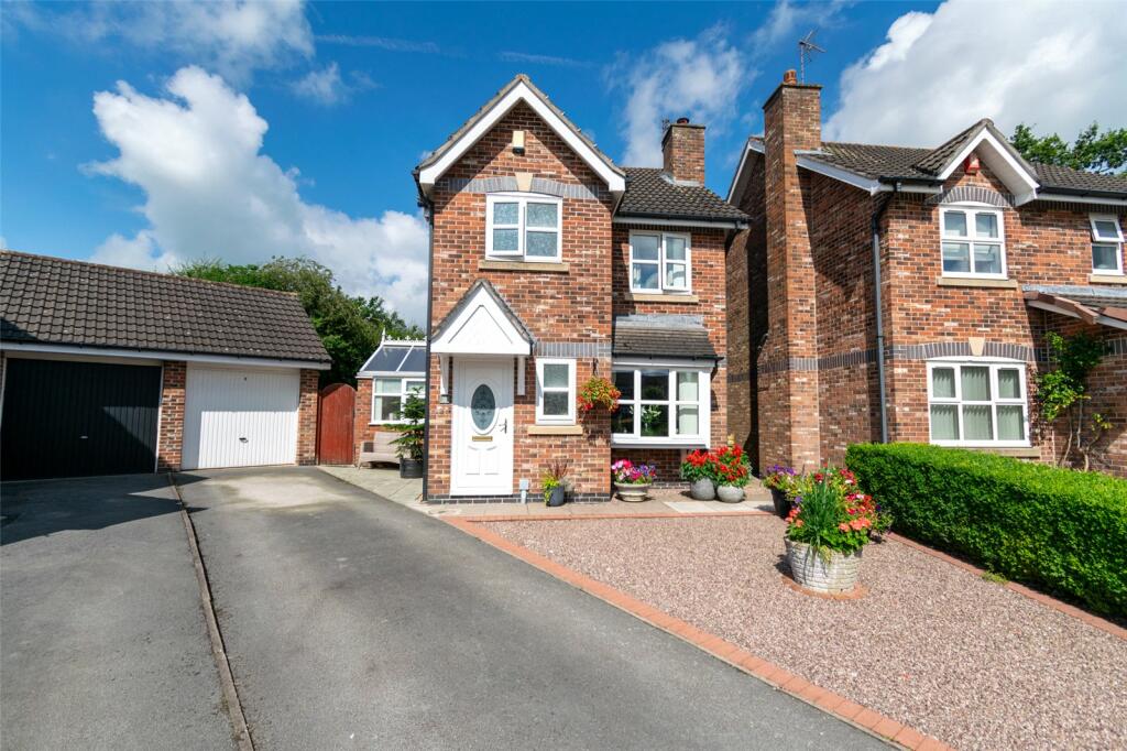 3 bedroom detached house for sale in Broxton Avenue, Middlewich, CW10