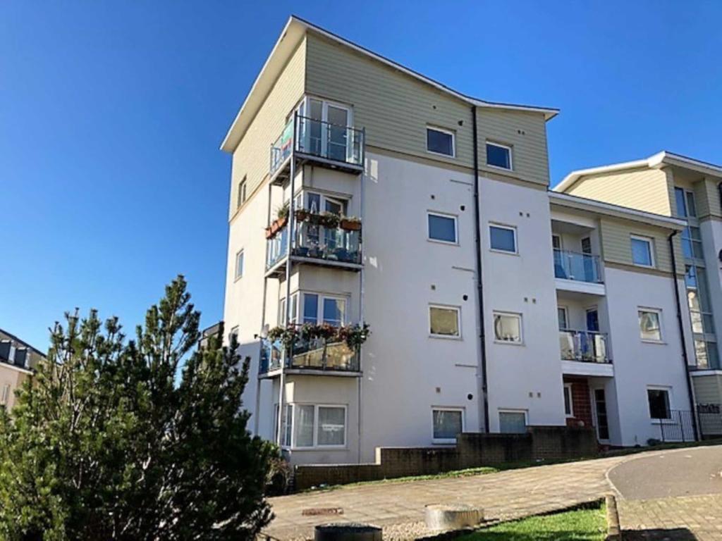 2 bedroom flat for sale in McKay Avenue, Torquay, TQ1