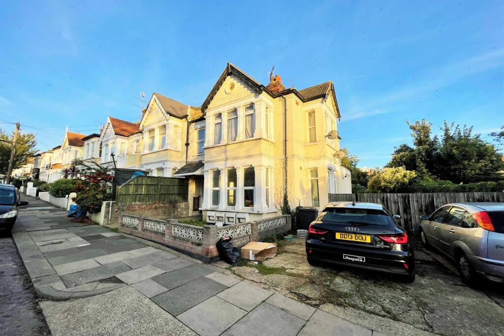 Main image of property: Retreat Road, SS0