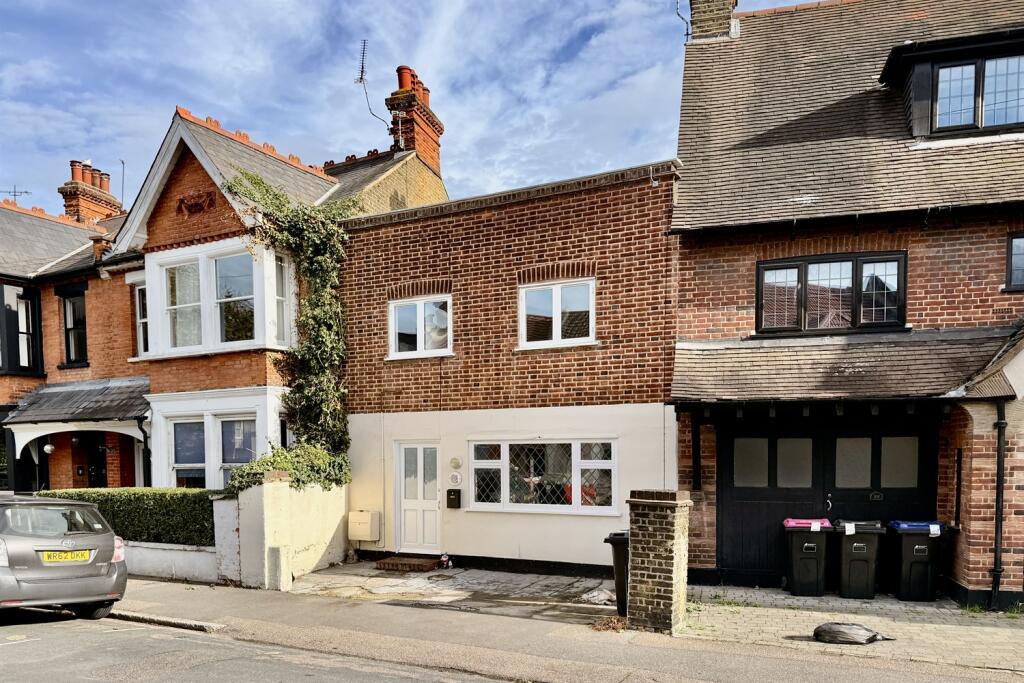 Main image of property: Avenue Road, Westcliff-on-Sea, SS0