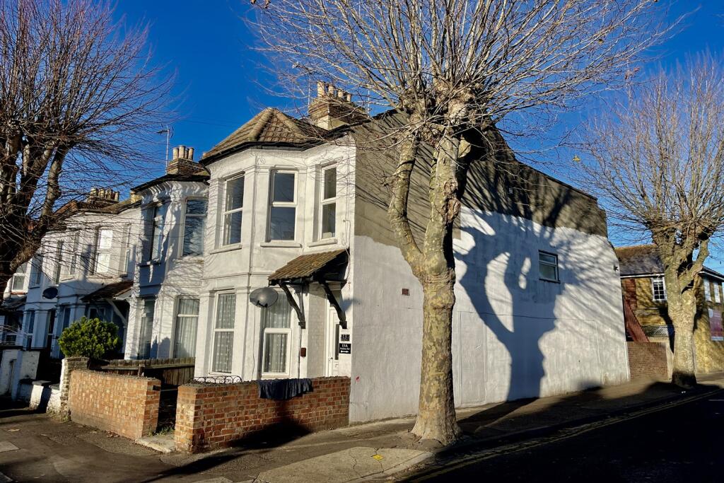 Main image of property: Maldon Road, Essex, SS2