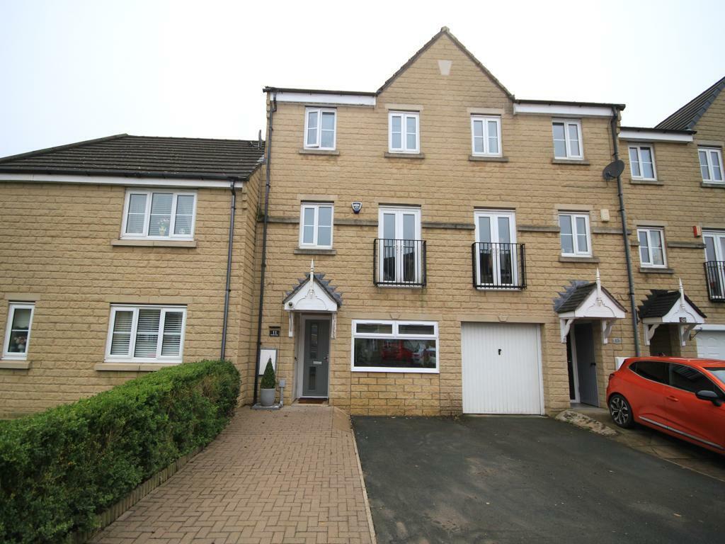 3 bedroom town house for sale in Brander Close, Idle, Bradford, BD10